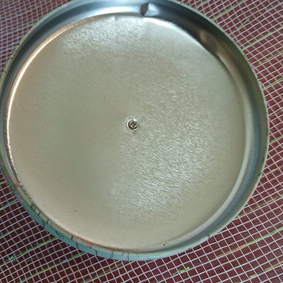 New La Jolie Muse White Tea, Soy, Double Wick Candle-Hummingbird Tin - Picture 4 of 5